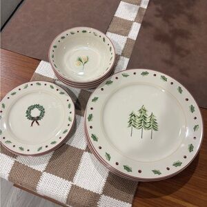 Set of 11 Vintage Merry Brite holiday dinner plates, bowls, & dessert plates